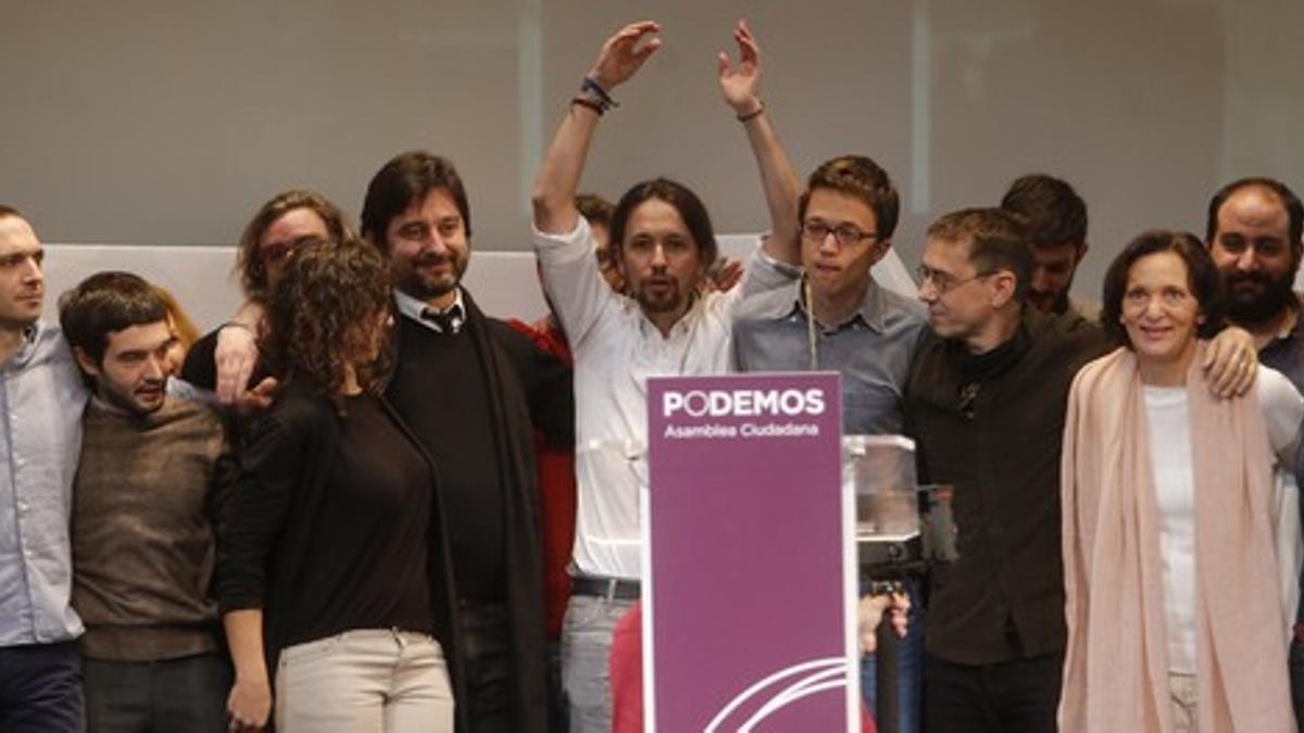 Pablo Iglesias y su equipo, en la asamblea celebrada en Madrid en la que ha sido proclamado secretario general de Podemos.