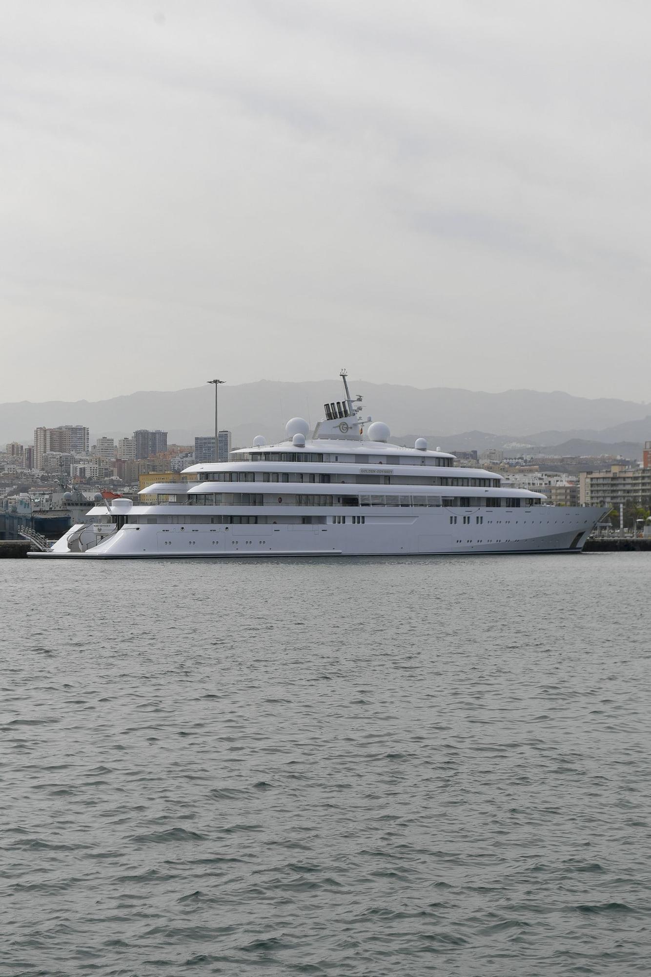 Yate de lujo Golden Odyssey atracado en el Muelle de Santa Catalina