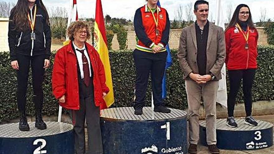 El podi de carrabina d&#039;aire amb Grande (centre), Cuevas (esquerra) i Oliva