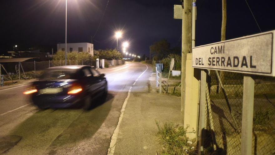 Dos heridos en un accidente entre tres coches en el camino Serradal de Castelló