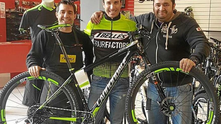 Albert i Jordi Bellès amb José Luis Gómez, nou fitxatge de l&#039;equip