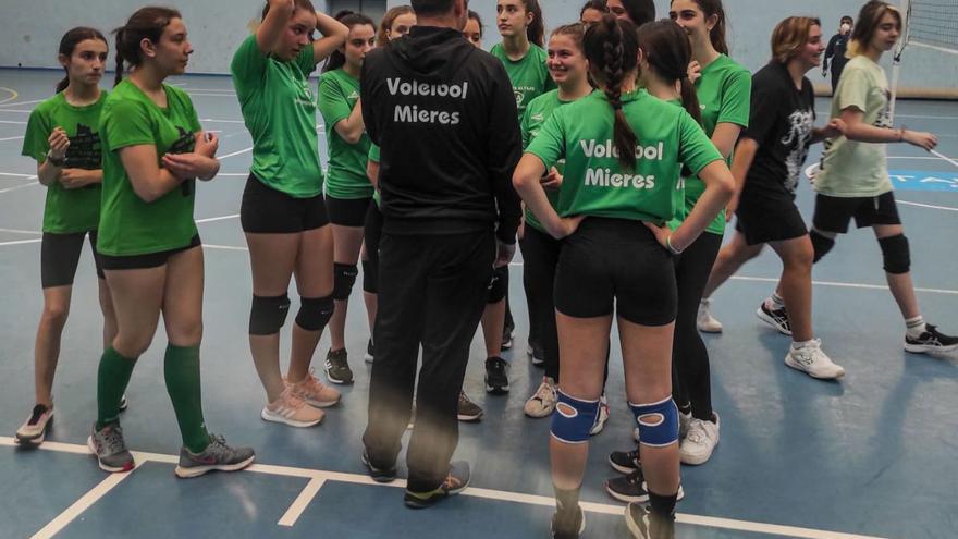 Los equipos de voley de Mieres, sin sitio para entrenar al inicio de la temporada