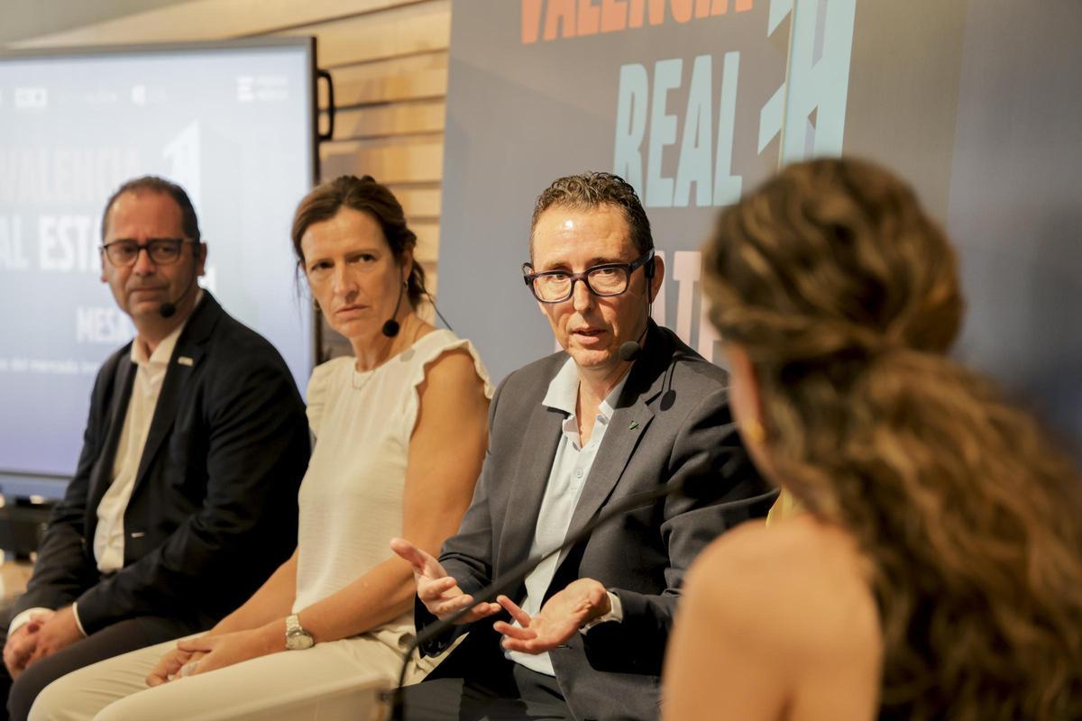 Antonio Priego, Beatriz Bravo y Cristóbal Ruiz.