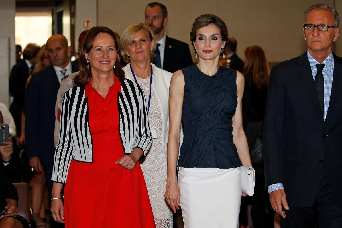 Letizia Ortiz con top de Nina Ricci y falda de Hugo Boss