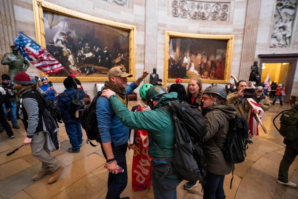 Una torba de seguidors de Trump assalta el Capitol