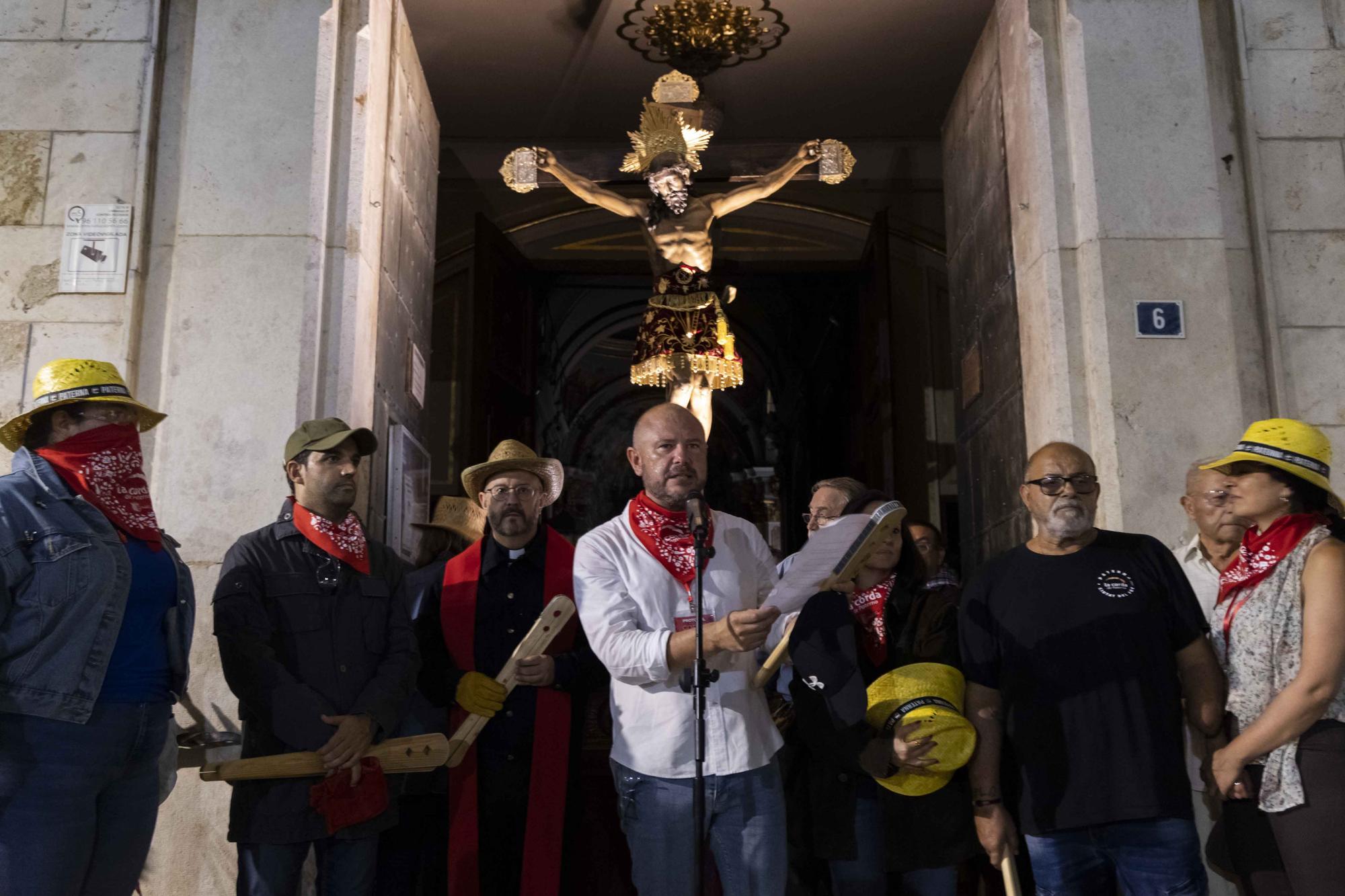 Así ha sido el pasacalle de cohetes de lujo en Paterna