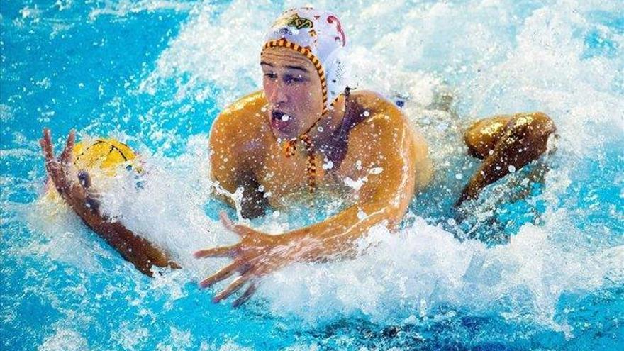 España se estrena de forma arrolladora en waterpolo masculino