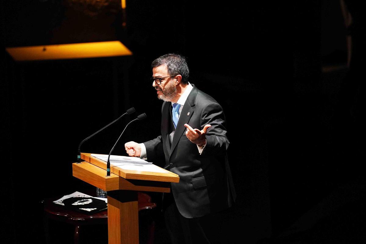 Imagen del pregón de Semana Santa a cargo de Augusto Pansard, en el Teatro Cervantes.