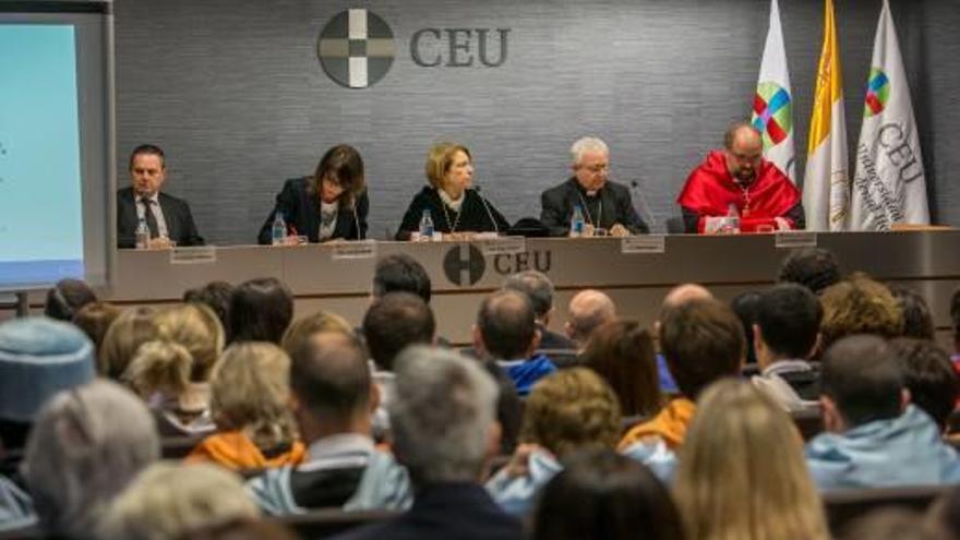 Un instante del acto de inauguración del curso académico, en el CEU.