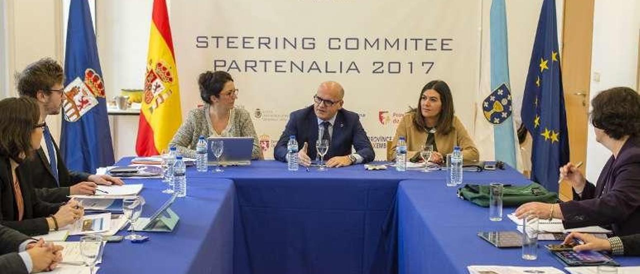 La reunión se celebró ayer en el centro cultural. // FdV