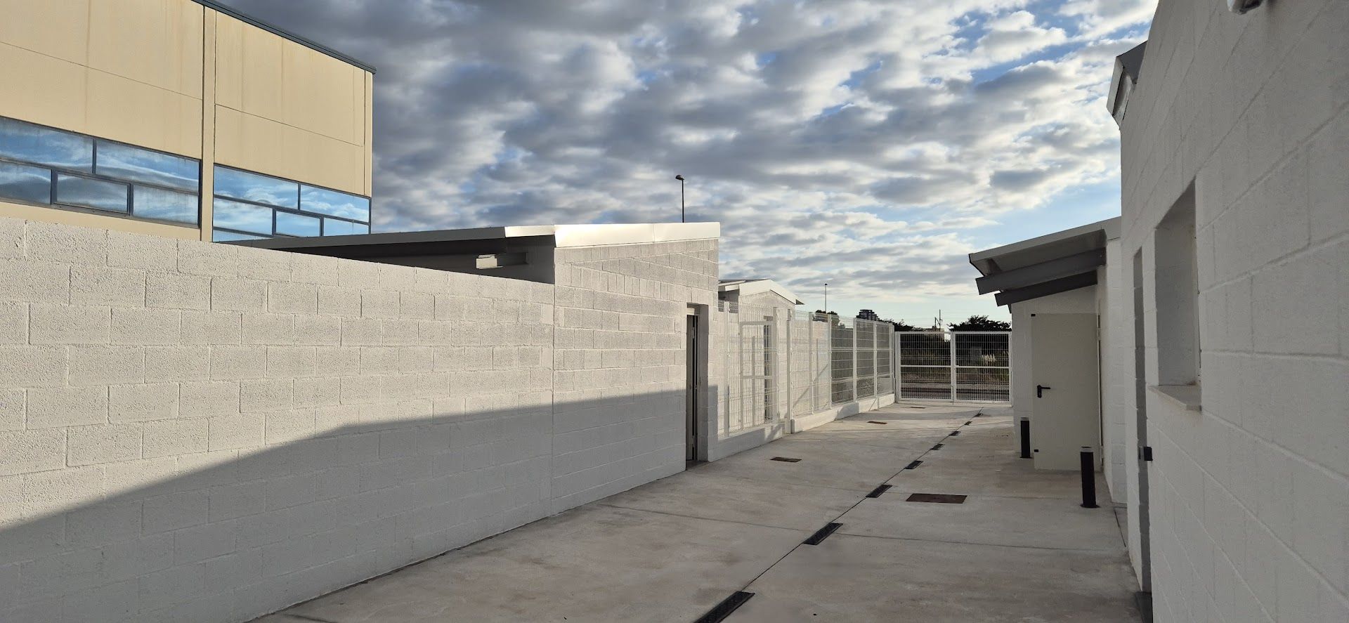 Inauguración del Centro de Acogida de Animales de la Safor en Tavernes de la Valldigna