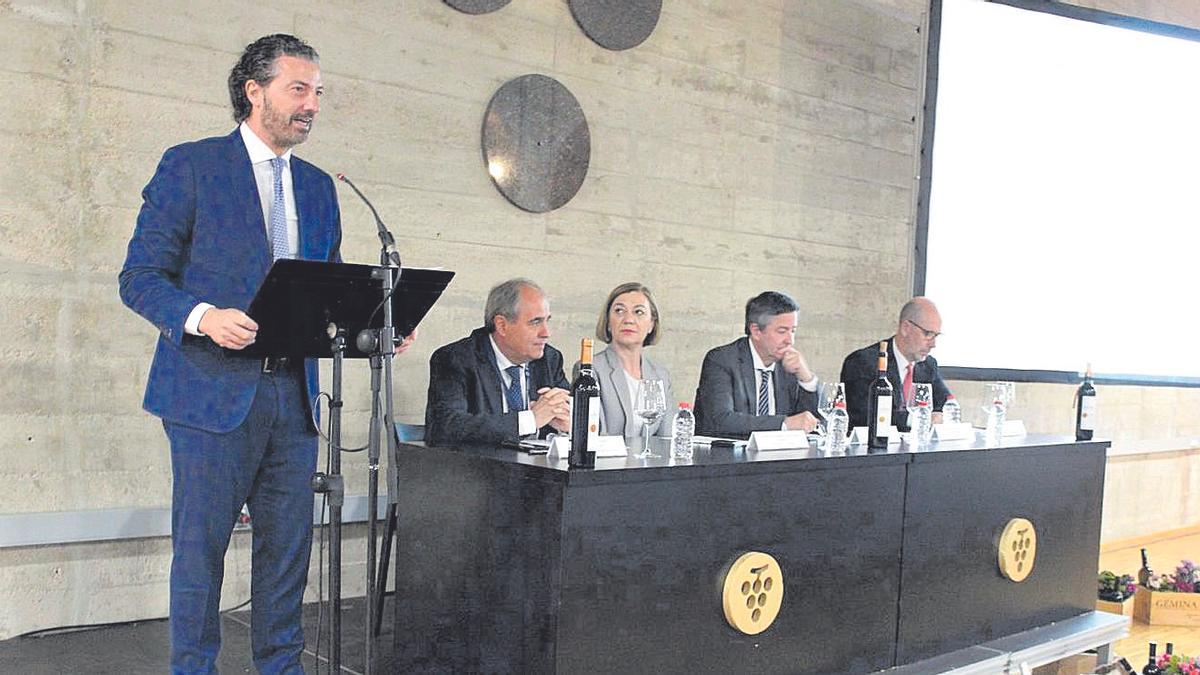 El presidente de la FREMM, Alfonso Hernández Zapata, toma la palabra durante la inauguración.