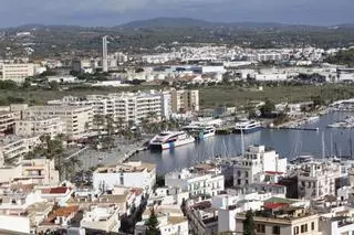El hombre agredido con un hacha en el puerto de Ibiza permanece en la UCI con una fractura de cráneo y heridas en la cara
