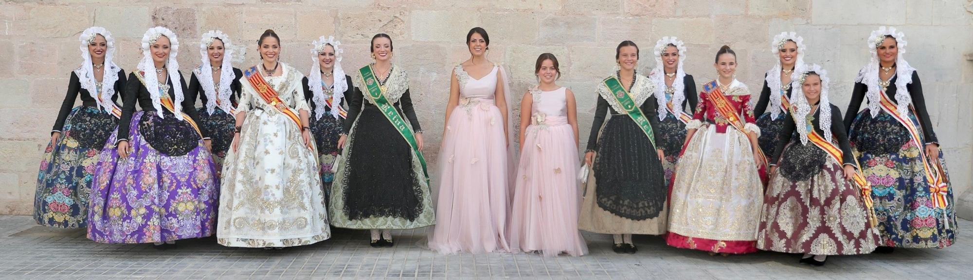 Carmen y Nerea conocen la particular Batalla de Flores de Burriana