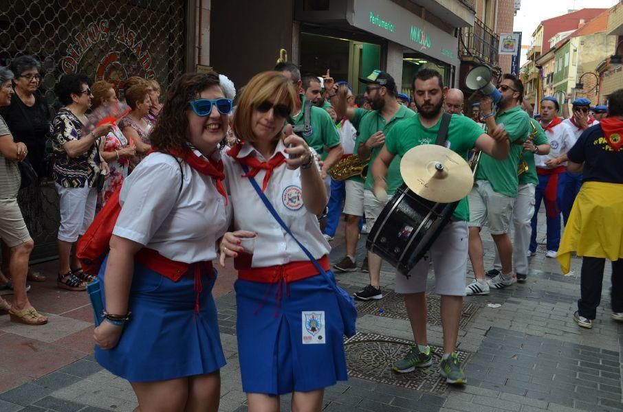 Así fue el desfile inaugural de las peñas