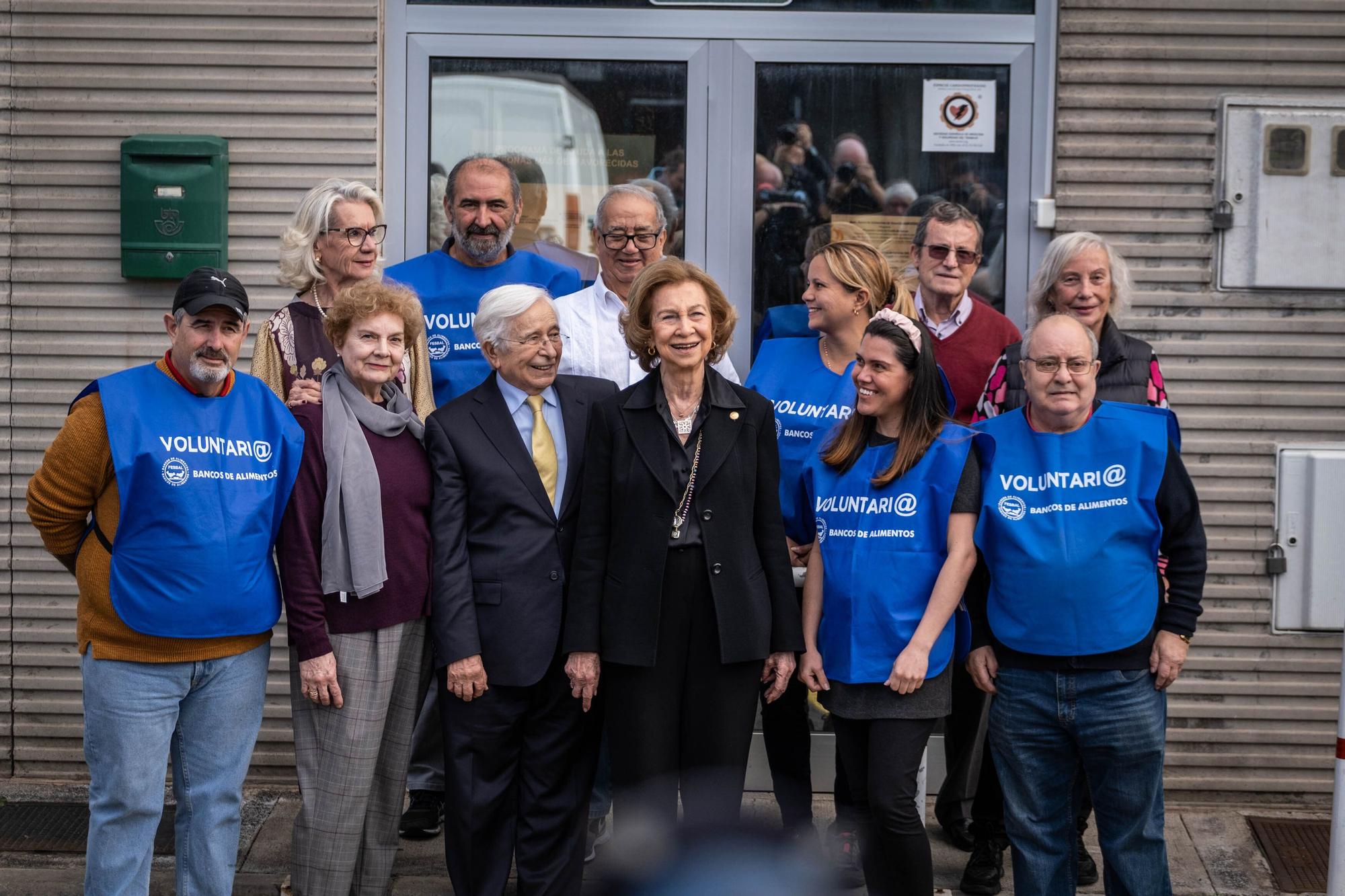 La Reina Emérita Doña Sofía los Bancos de Alimentos de Santa Cruz de Tenerife y La Palma