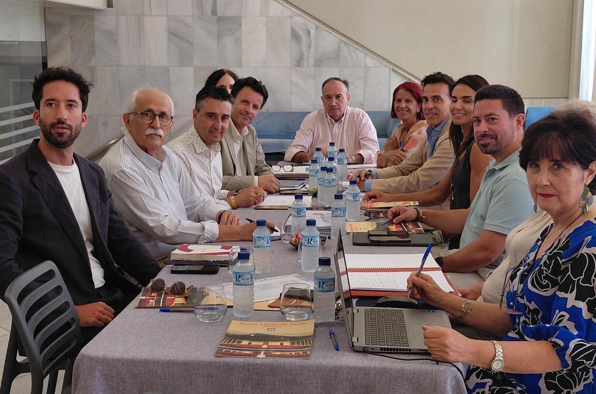 Reunión del consejo rector del teatro López de Ayala de Badajoz.