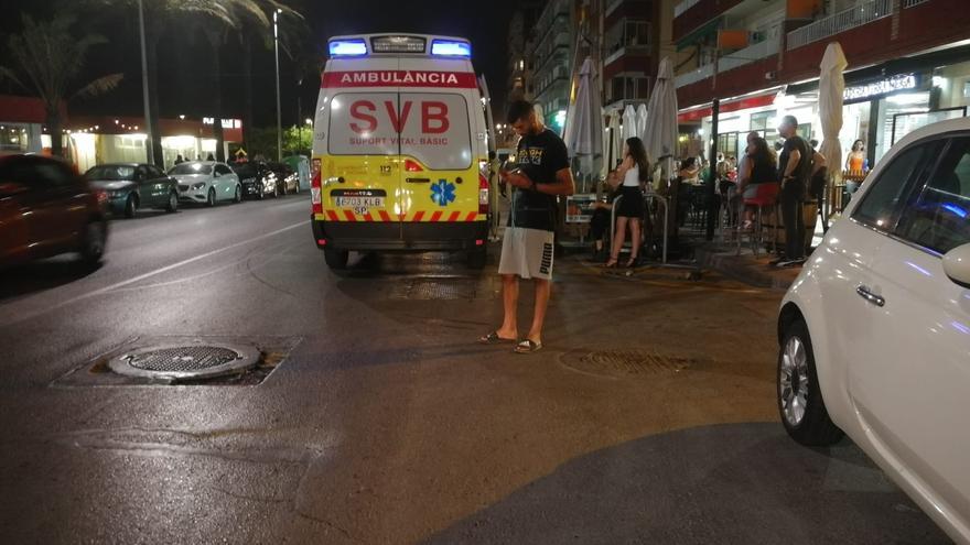 Herida en el Port tras accidentarse en un bache junto a la playa