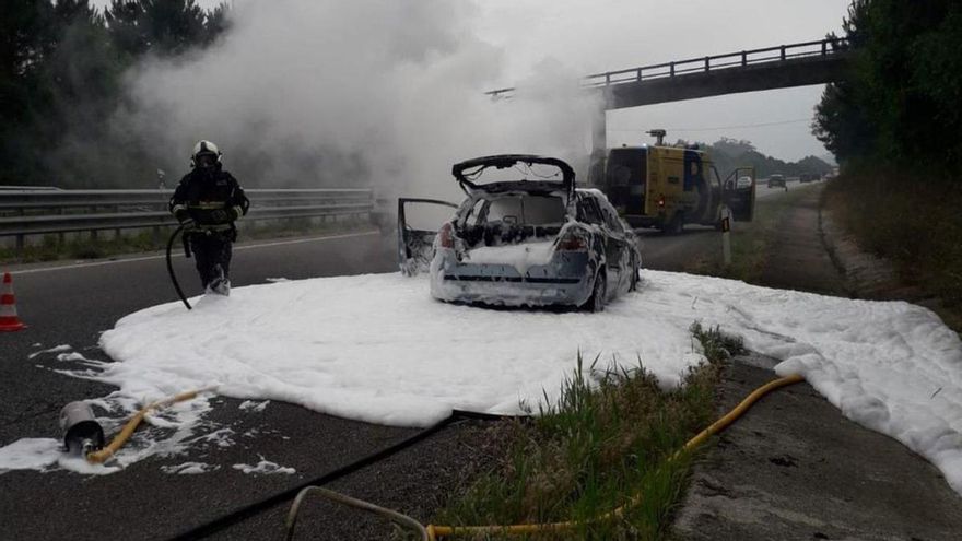 Arde un coche en la Autovía en Coaña | SEPA