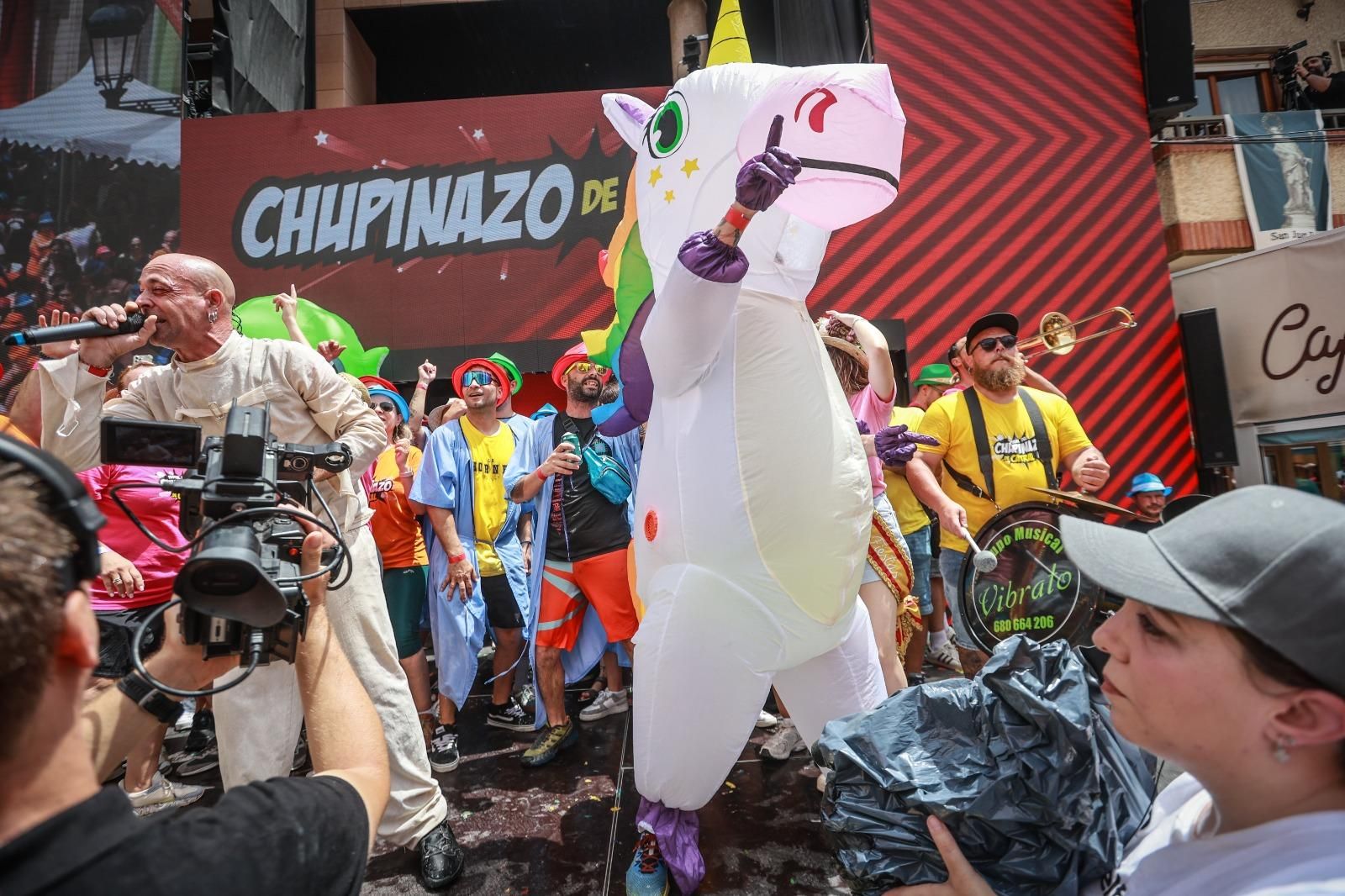El primer Chupinazo, el de Catral, arranca el ciclo de fiestas veraniegas de los pueblos de la Vega Baja