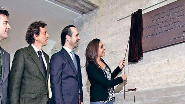 Crespí descubrió la placa ante Gilet, Isern y Bauzá.