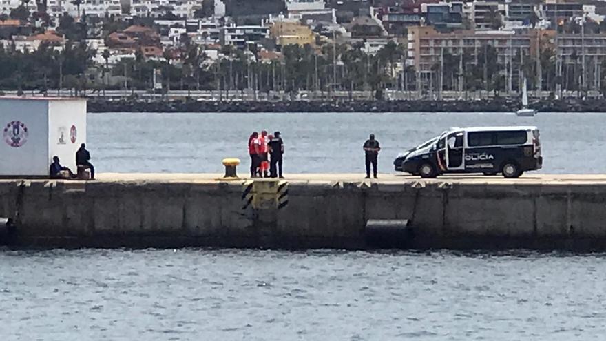 Dos polizones llegan en la quilla de un barco al Puerto