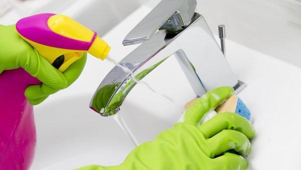 El milagrito  Trucos de limpieza de profesionales: el desengrasante  “milagroso” que tiene más de 100 usos