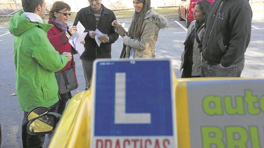 La falta de examinadores se agrava y afecta ya a cerca de 4.000 alumnos en Castellón