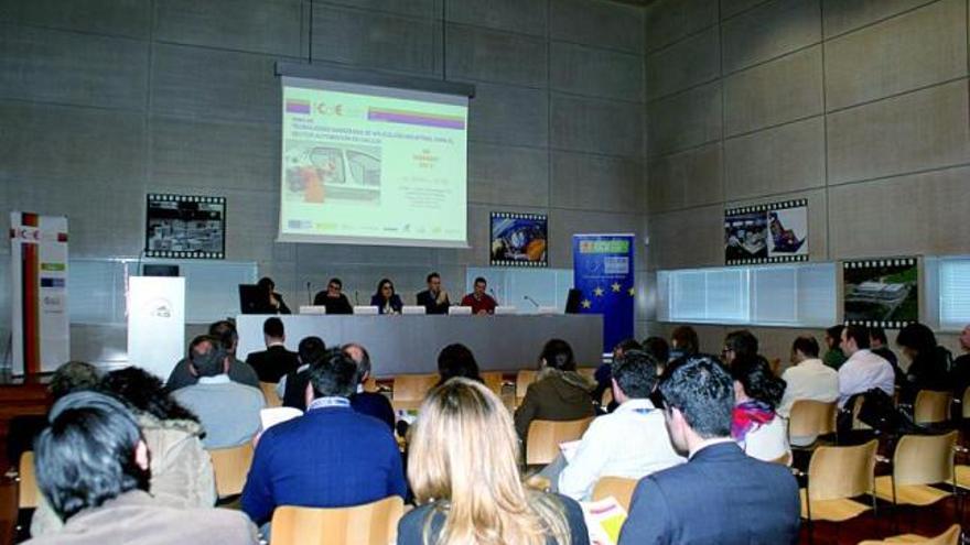 Medio centenar de personas participaron ayer en la jornada del Centro de Excelencia de Vigo en el CTAG.