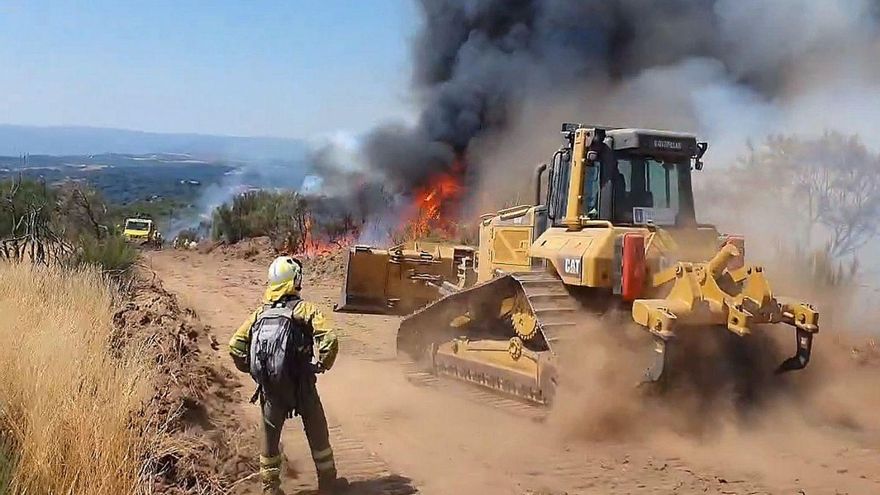 El fuego arrasa 570 hectáreas en Ourense, tras una noche de humo y miedo