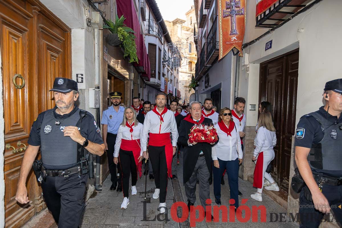 Bandeja de flores y ritual de la bendición del vino en las Fiestas de Caravaca