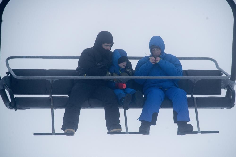 Se hace la nieve en Ourense. // Brais Lorenzo