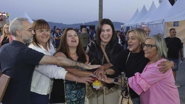 La alcaldesa y ediles del grupo de gobierno en el encendido de la iluminación de las fiestas.