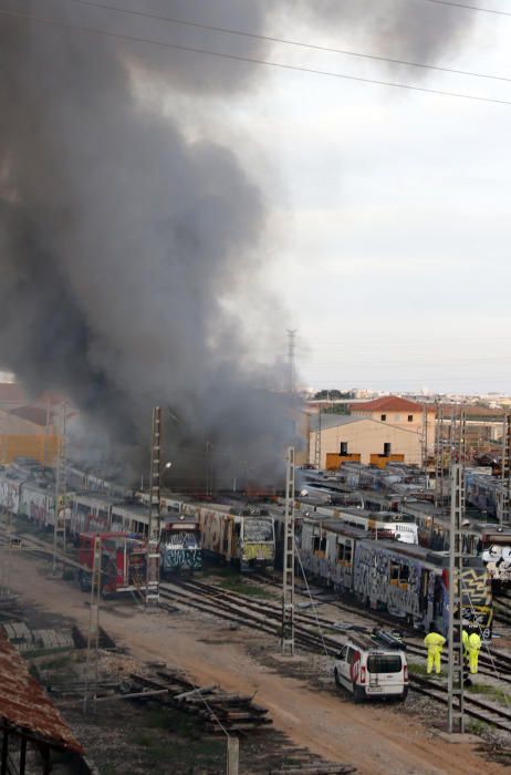 Incendio en un antiguo taller de FGV de Torrent