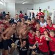 Los jugadores del Cieza celebran su último triunfo