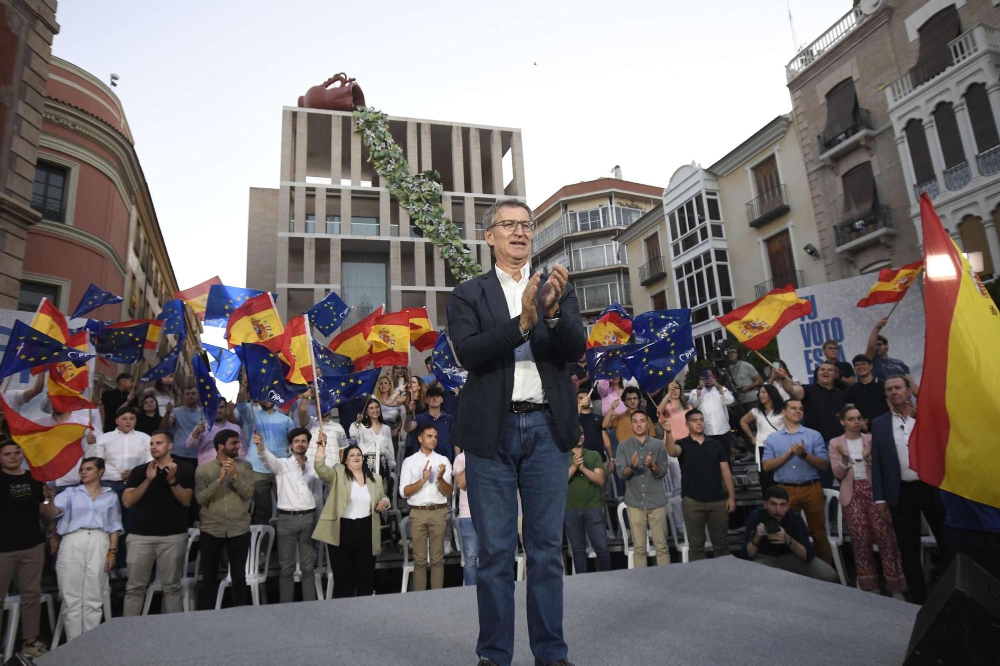 El mitin con Feijóo y López Miras en la Plaza de la Catedral de Murcia, en imágenes