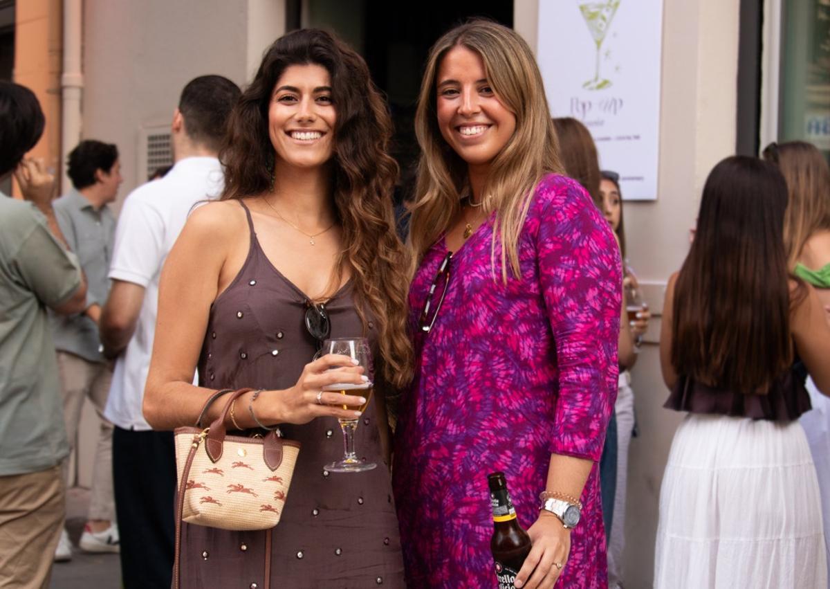 Mónica Martínez Amargos y Paula García.