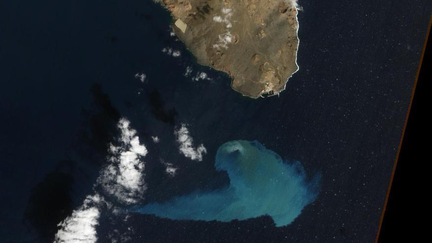 Fotografía satelital de la erupción submarina de El Hierro, que ganó el torneo en 2013