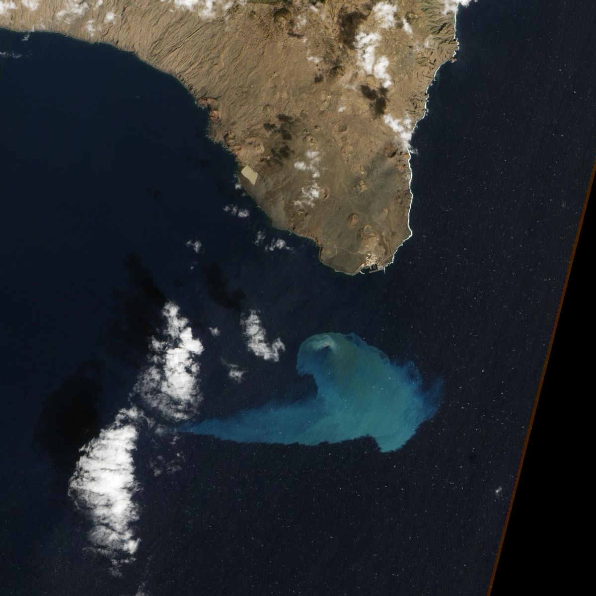 Fotografía satelital de la erupción submarina de El Hierro, que ganó el torneo en 2013