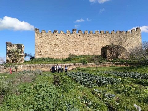 Ruta por las huertas Sabor con Historia junto al Castillo de los Herrera.