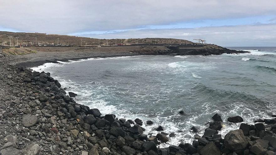 La alcaldesa reconoce que Los Silos vierte «sin permiso desde 2017» sus aguas residuales al mar