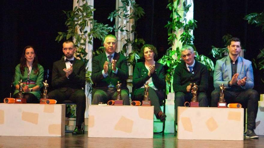 Los seis galardonados con los Premios Delfos 2016. De izquierda a derecha: Judith Romano, Héctor Moro, José Luis Llamazares, Luz María Gutiérrez, Vicente González y Alberto Entrerríos.