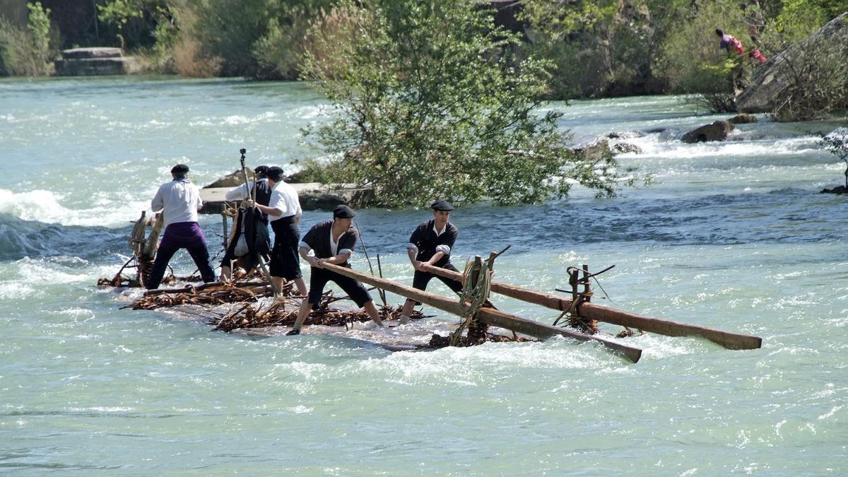 Pasada edición del descenso del Gállego en navata.