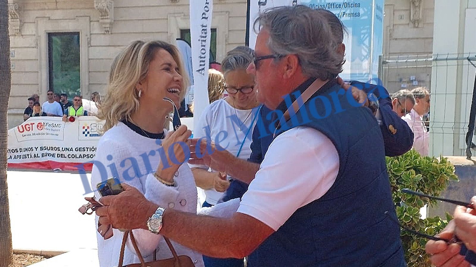 Mario Conde y su nueva novia, María José Catellví, en la feria náutica de Palma