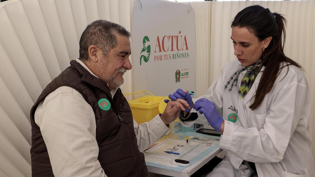 Campaña de prevención y detección de posibles enfermedades renales en Carrefour de San Juan