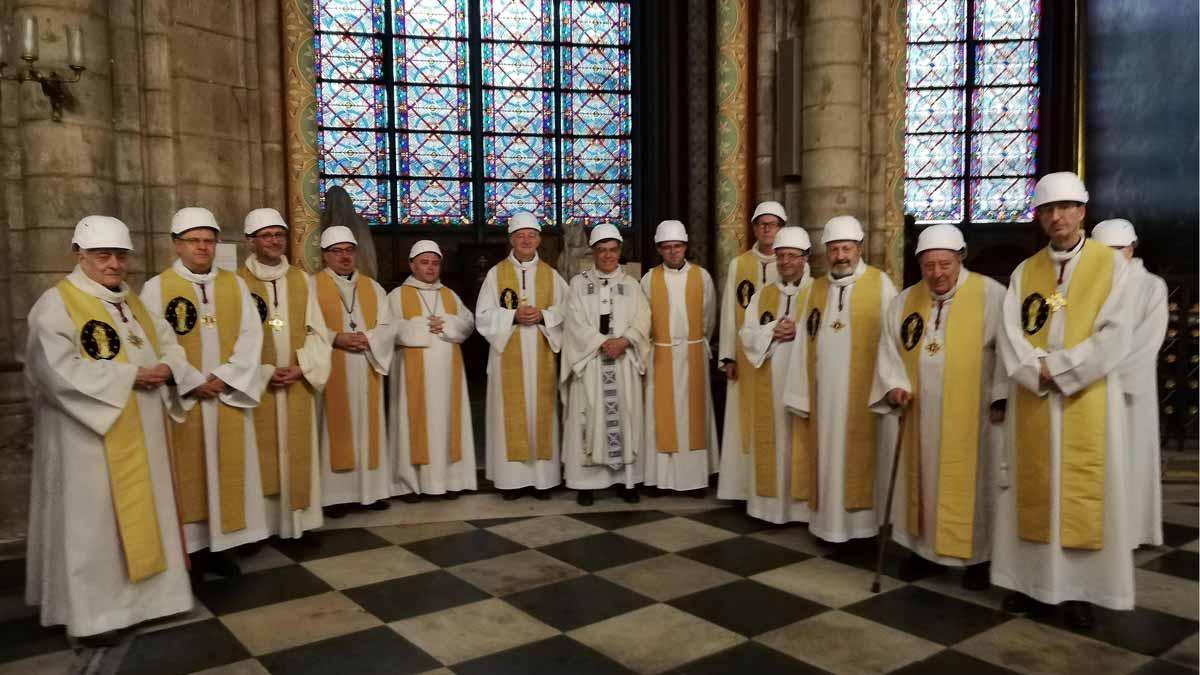 La catedral de Notre Dame de París celebra su primera misa tras el incendio