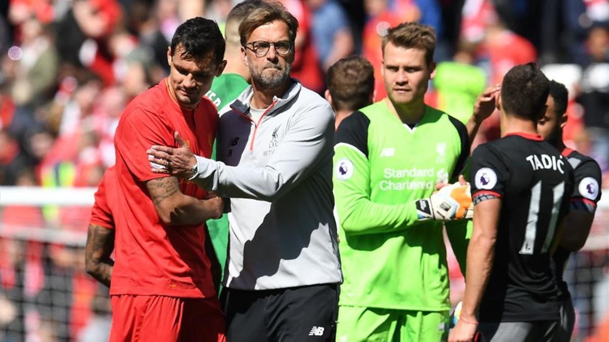 Klopp tuvo que consolar a sus jugadores al final del partido