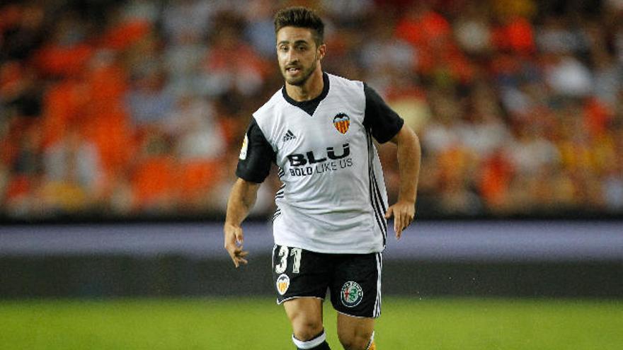 Nacho Gil, durante un partido con el Valencia esta temporada.