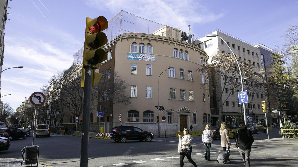 Fachada del colegio Pare Manyanet de Les Corts