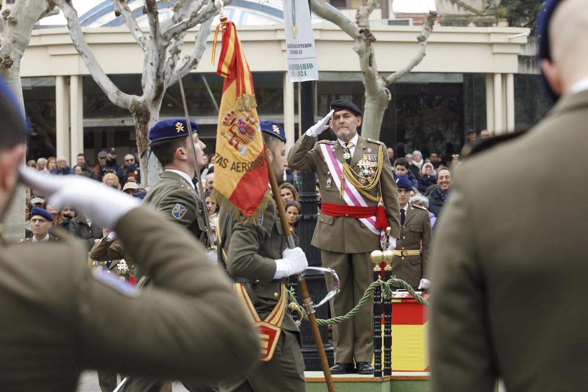 Soldados durante el desfile conmemorativo del 50 aniversario del batallón de helicópteros de maniobra, Bhelma III, en el Paseo del Espolón de Logroño.